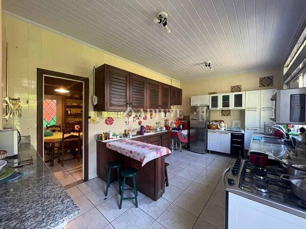 Casa à venda com 7 quartos, 271m² - Foto 17