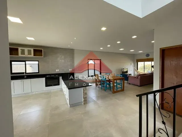 Casa com 360m² 4 quartos e 1 banheiro, à venda, no bairro Piedade em Caçapava