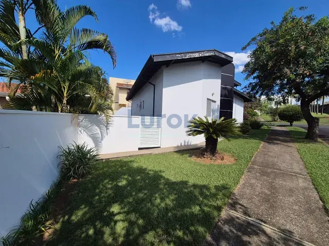 Casa com 409m² 3 quartos e 3 banheiros, para alugar, no bairro Condomínio Residencial Terras do Caribe em Valinhos