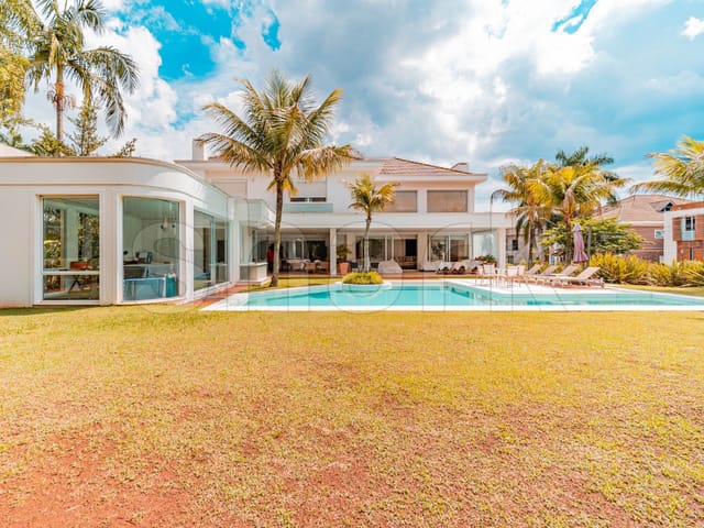 Casa com 1200m² 5 quartos e 8 banheiros, à venda, no bairro Tamboré em Santana de Parnaíba
