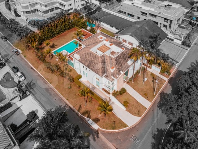 Casa com 1200m² 5 quartos e 8 banheiros, à venda, no bairro Tamboré em Santana de Parnaíba