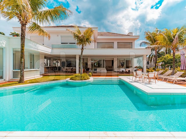 Casa com 1200m² 5 quartos e 8 banheiros, à venda, no bairro Tamboré em Santana de Parnaíba
