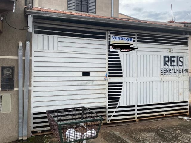 Casa com 250m² 3 quartos e 2 banheiros, à venda, no bairro Residencial Mombaça em Pindamonhangaba