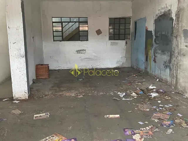 Casa com 250m² 3 quartos e 2 banheiros, à venda, no bairro Residencial Mombaça em Pindamonhangaba