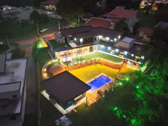 Casa com 1400m² 7 quartos e 9 banheiros, à venda, no bairro Pinheiro em Valinhos