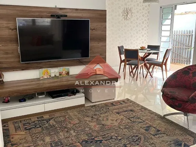 Casa com 250m² 3 quartos e 1 banheiro, à venda, no bairro Jardim Portugal em São José dos Campos