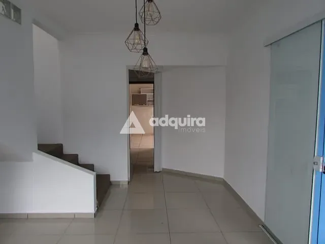 Casa 3 quartos e 3 banheiros, para alugar, no bairro Ronda em Ponta Grossa