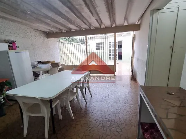 Casa com 335m² 4 quartos e 2 banheiros, à venda, no bairro Vila Betânia em São José dos Campos