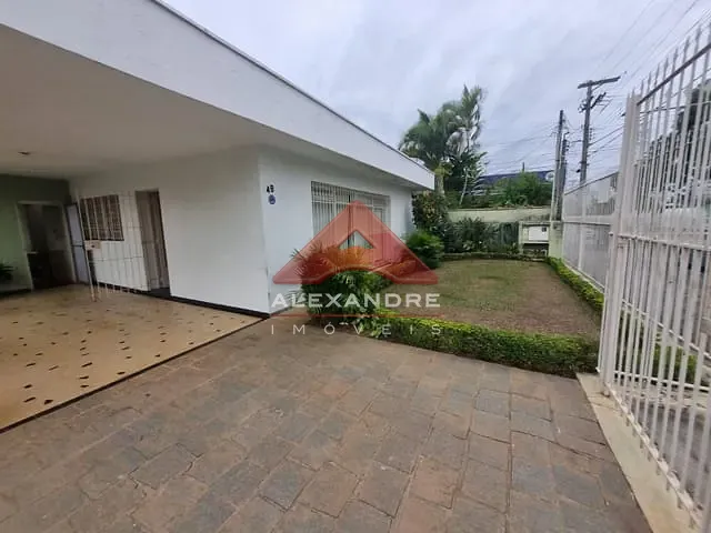 Casa com 335m² 4 quartos e 2 banheiros, à venda, no bairro Vila Betânia em São José dos Campos