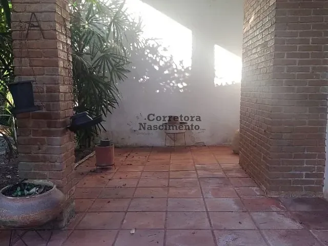 Casa com 500m² 4 quartos e 2 banheiros, à venda, no bairro Jardim Siesta em Jacareí
