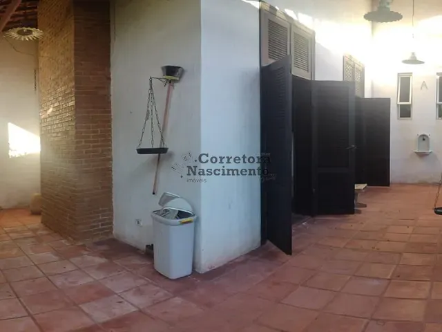 Casa com 500m² 4 quartos e 2 banheiros, à venda, no bairro Jardim Siesta em Jacareí