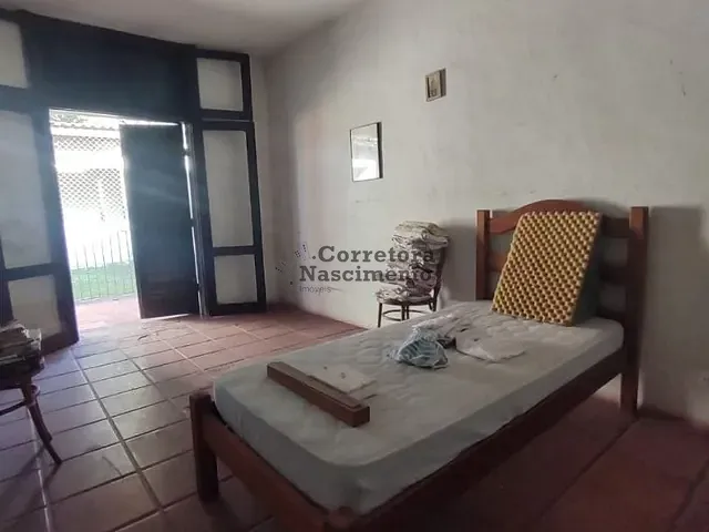 Casa com 500m² 4 quartos e 2 banheiros, à venda, no bairro Jardim Siesta em Jacareí