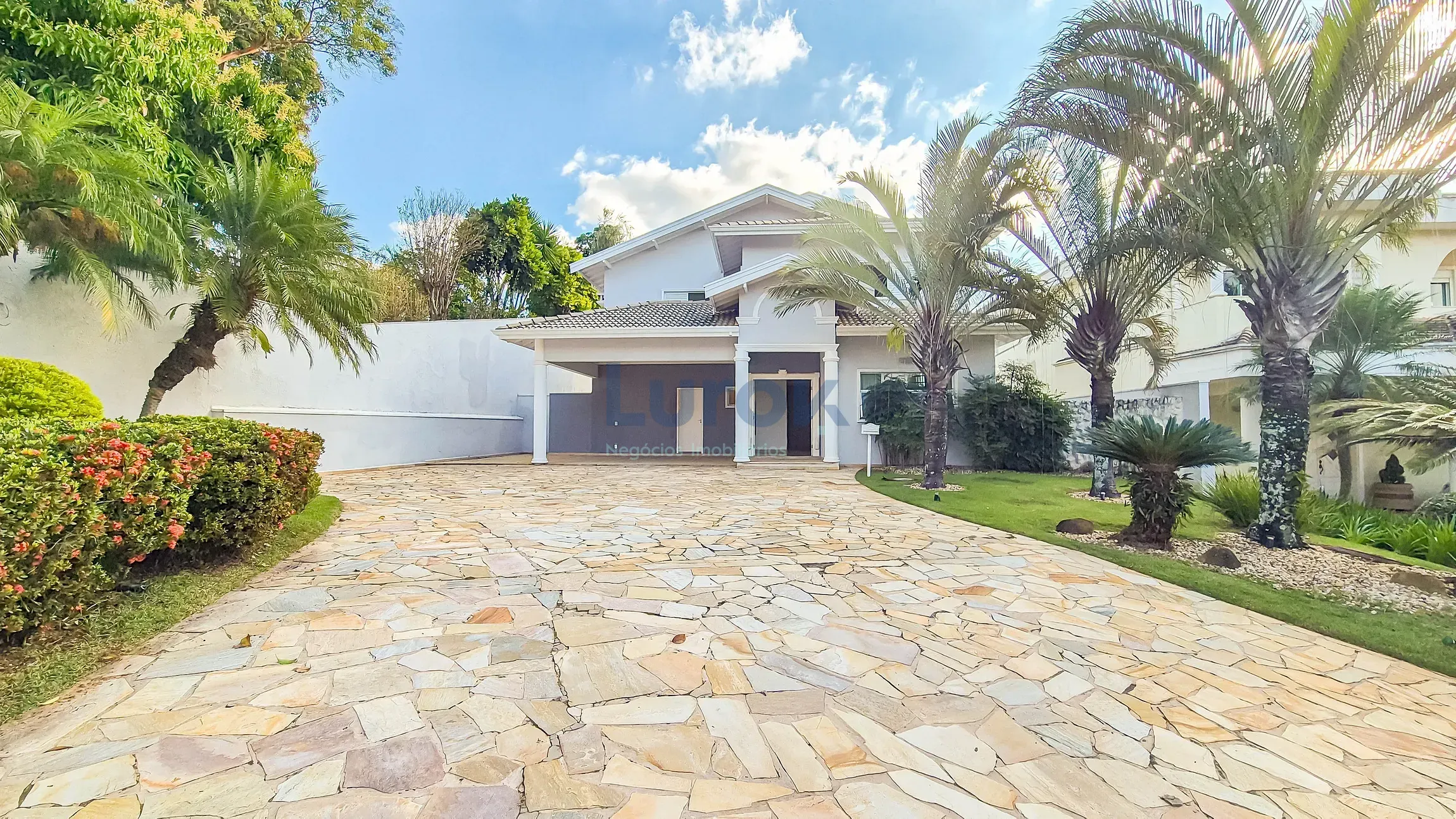Casa, 4 quartos, 329 m² - Foto 2