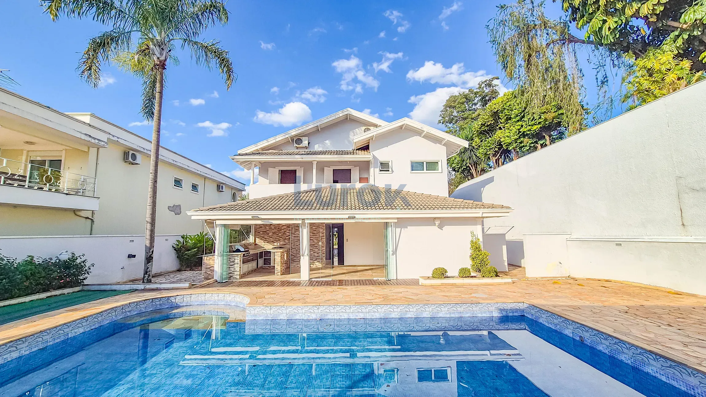 Casa, 4 quartos, 329 m² - Foto 1
