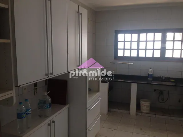 Casa com 350m² 3 quartos e 4 banheiros, à venda, no bairro Urbanova em São José dos Campos