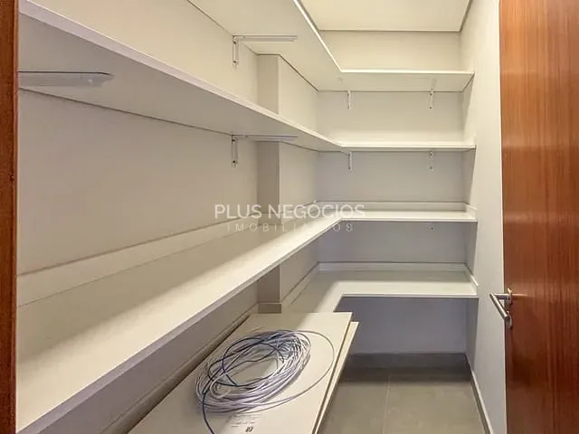 Casa com 1000m² 4 quartos e 5 banheiros, à venda, no bairro Parque Ecoresidencial Fazenda Jequitibá em Sorocaba