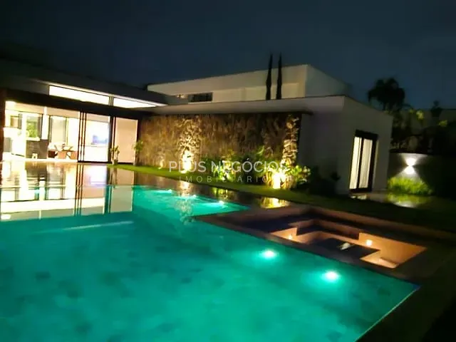 Casa com 1000m² 4 quartos e 5 banheiros, à venda, no bairro Parque Ecoresidencial Fazenda Jequitibá em Sorocaba