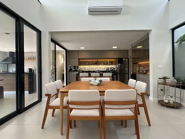 Casa com 1000m² 4 quartos e 5 banheiros, à venda, no bairro Parque Ecoresidencial Fazenda Jequitibá em Sorocaba