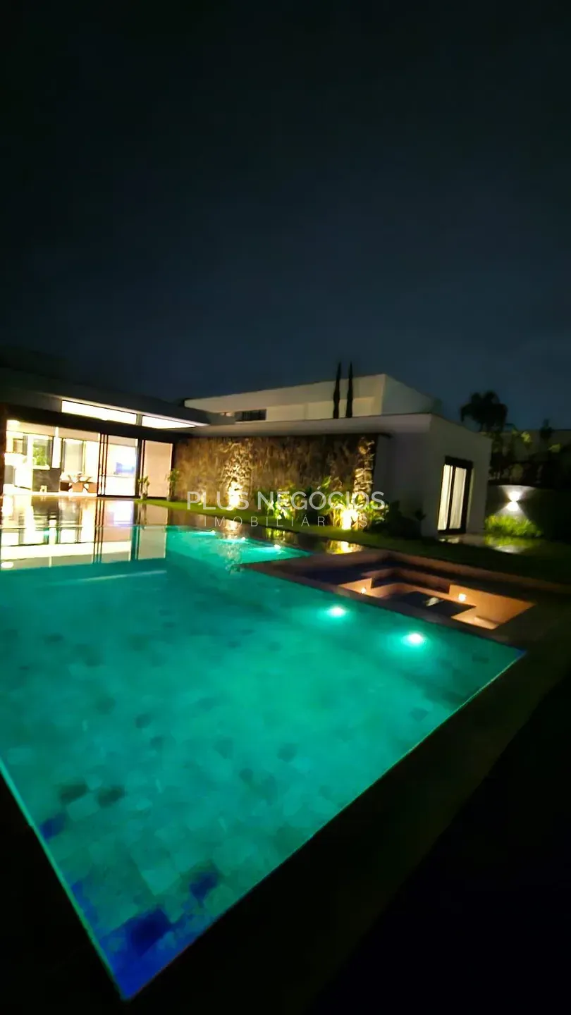 Casa, 4 quartos, 326 m² - Foto 1