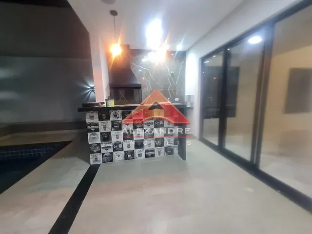 Casa com 250m² 3 quartos e 4 banheiros, à venda, no bairro Residencial Colinas em Caçapava