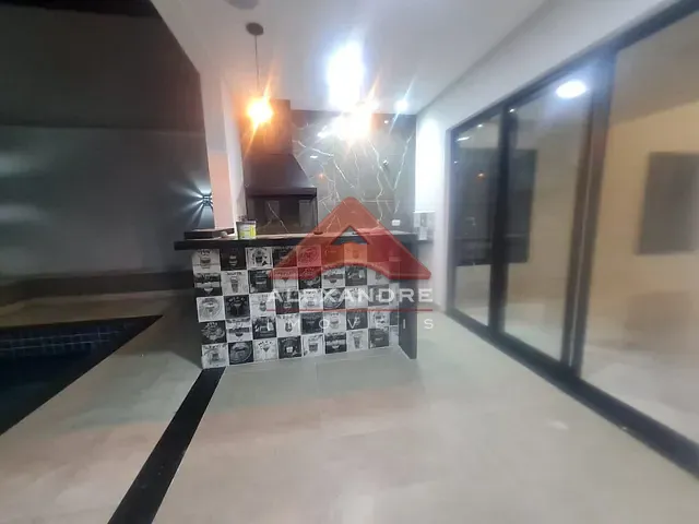 Casa com 250m² 3 quartos e 4 banheiros, à venda, no bairro Residencial Colinas em Caçapava