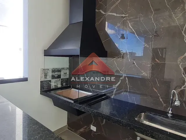 Casa com 250m² 3 quartos e 4 banheiros, à venda, no bairro Residencial Colinas em Caçapava