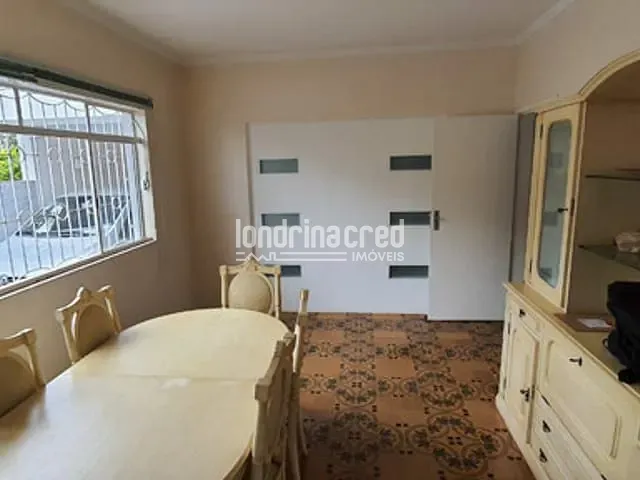 Casa com 330m², à venda, no bairro Petrópolis em Londrina
