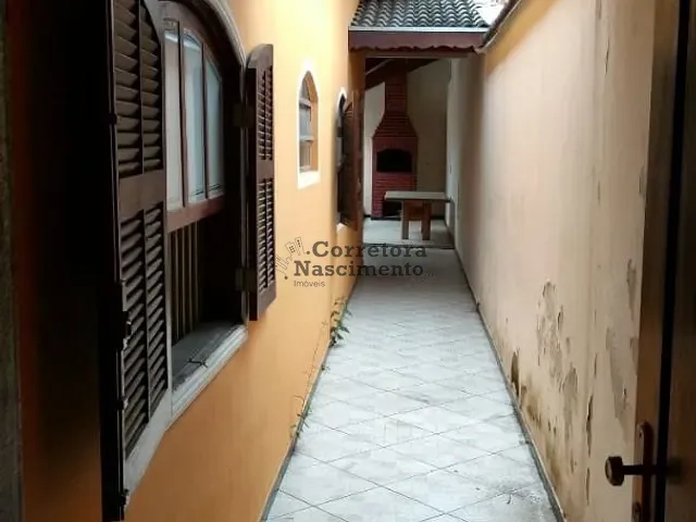 Casa com 300m² 4 quartos e 3 banheiros, à venda, no bairro Jardim Califórnia em Jacareí