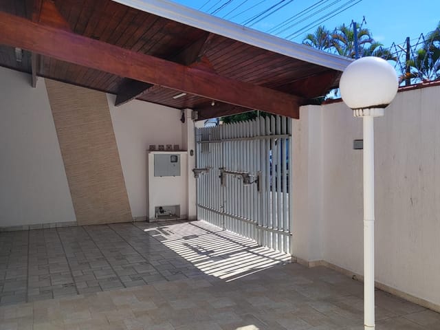 Casa com 300m² 3 quartos e 3 banheiros, à venda, no bairro Aterrado em Tremembé