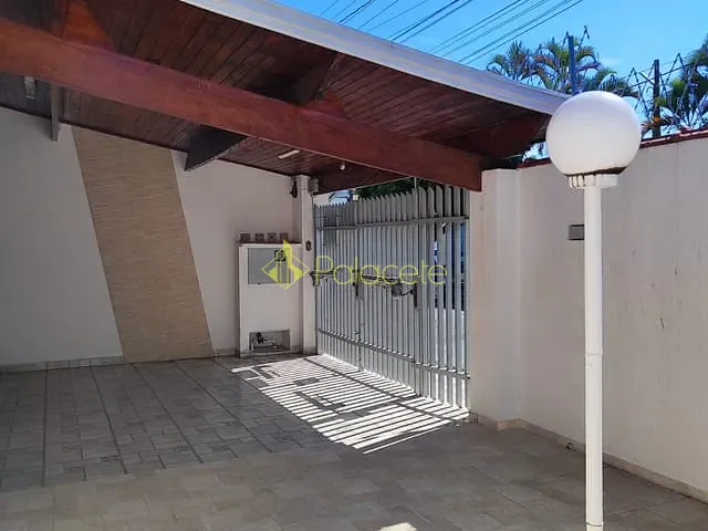 Casa com 300m² 3 quartos e 3 banheiros, à venda, no bairro Aterrado em Tremembé