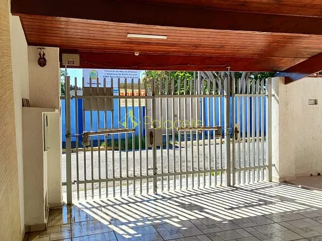 Casa com 300m² 3 quartos e 3 banheiros, à venda, no bairro Aterrado em Tremembé