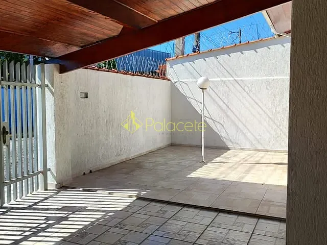 Casa com 300m² 3 quartos e 3 banheiros, à venda, no bairro Aterrado em Tremembé