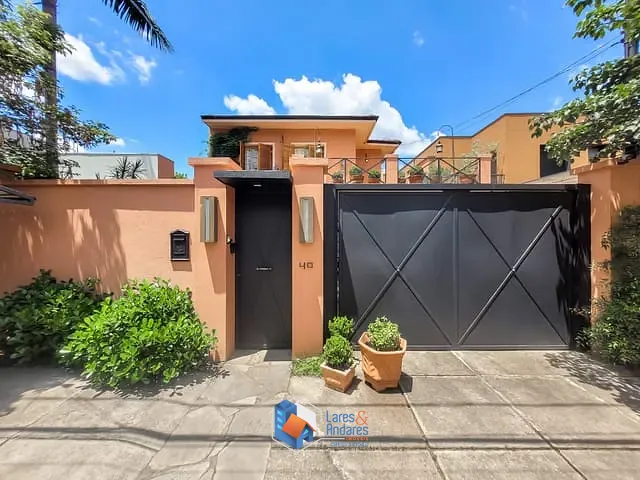 Casa com 320m² 4 quartos e 4 banheiros, à venda, no bairro Moema em São Paulo