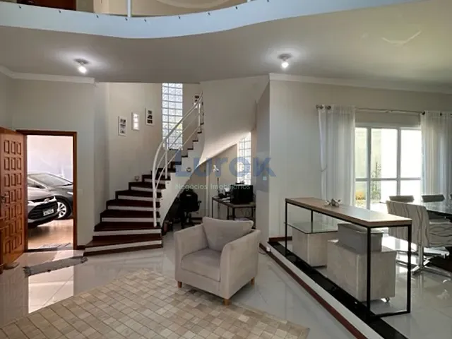 Casa com 610m² 3 quartos e 6 banheiros, à venda, no bairro Chácaras Silvania em Valinhos
