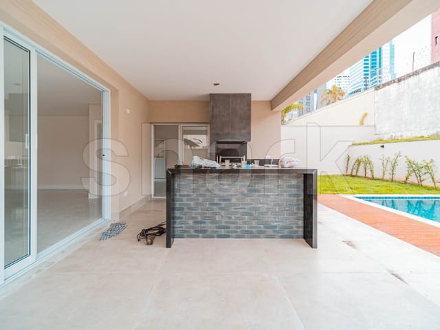 Casa com 490m² 4 quartos e 5 banheiros, à venda ou para alugar, no bairro Alphaville em Santana de Parnaíba
