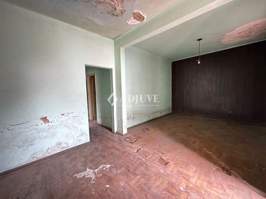 Casa à venda com 2 quartos, 120m² - Foto 4