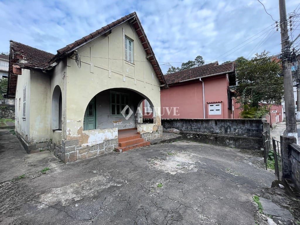 Casa à venda com 2 quartos, 120m² - Foto 2