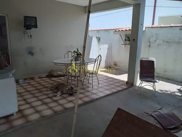 Casa com 360m² 4 quartos e 2 banheiros, à venda, no bairro São Benedito em Pindamonhangaba