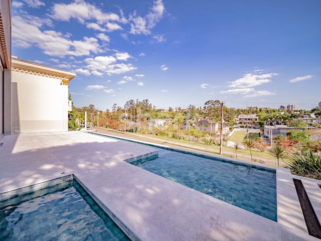 Casa com 2100m² 5 quartos e 10 banheiros, à venda, no bairro Tamboré em Santana de Parnaíba