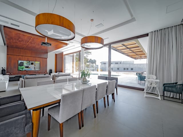 Casa com 2100m² 5 quartos e 10 banheiros, à venda, no bairro Tamboré em Santana de Parnaíba
