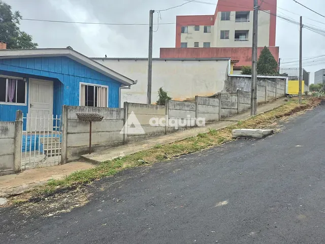 Casa com 252m² 2 quartos e 1 banheiro, à venda, no bairro Uvaranas em Ponta Grossa