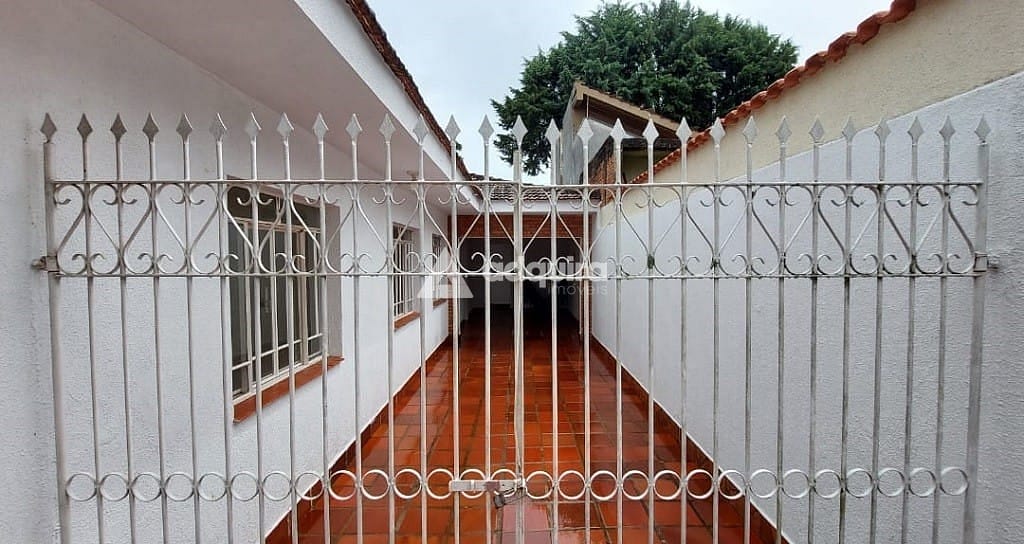 Casa à venda com 5 quartos, 211m² - Foto 4