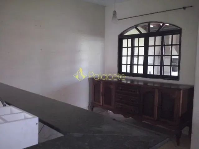 Casa com 300m² 3 quartos e 1 banheiro, à venda, no bairro Cidade Nova em Pindamonhangaba