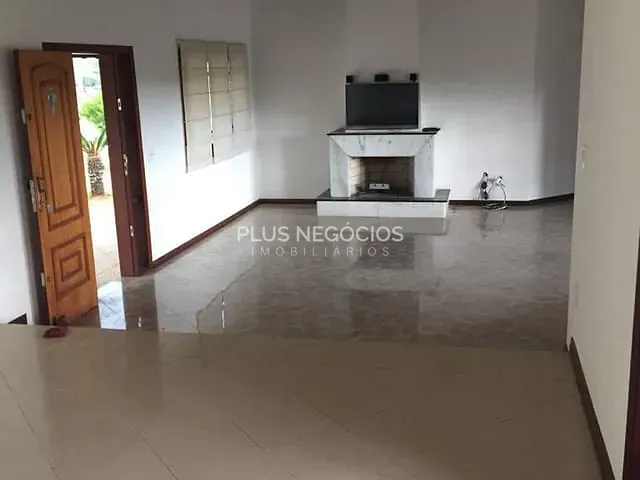 Casa com 1587m² 4 quartos e 4 banheiros, à venda ou para alugar, no bairro Parque Village Castelo em Itu