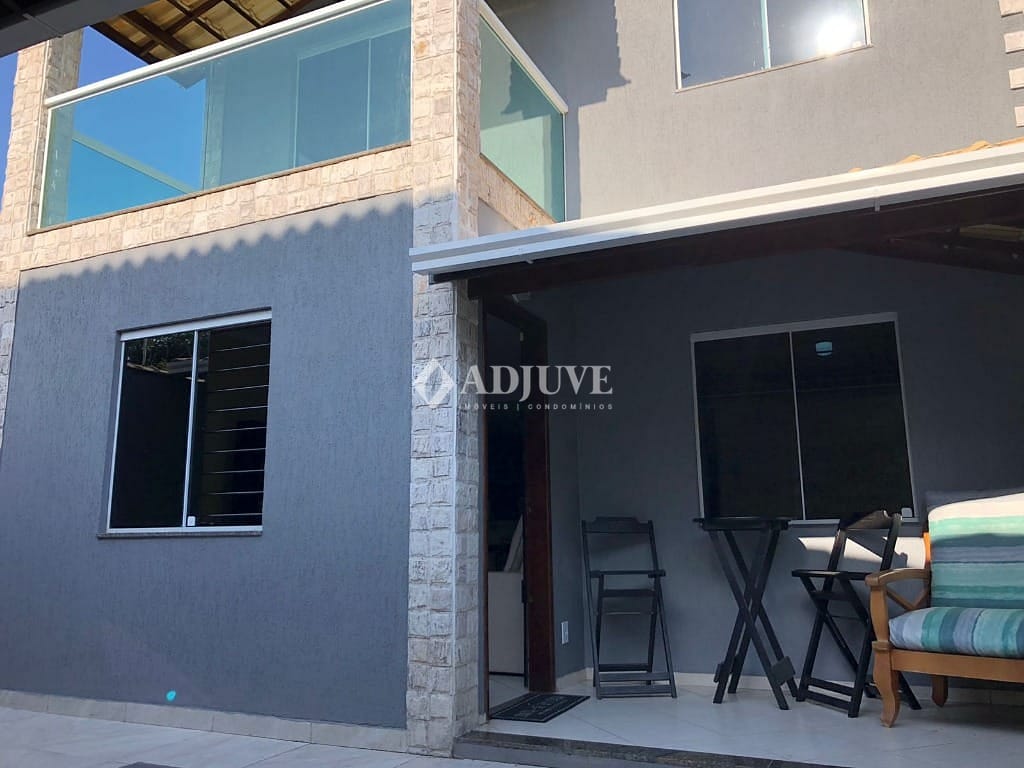 Casa à venda com 3 quartos, 116m² - Foto 1