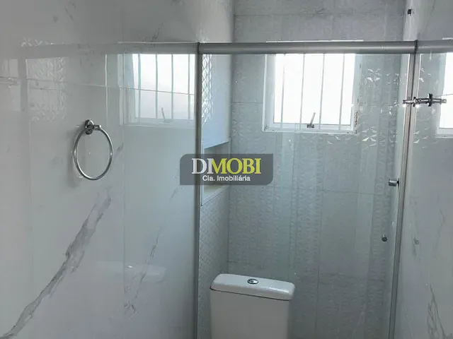 Casa 3 quartos e 4 banheiros, à venda, no bairro Vila Fátima em Cachoeirinha