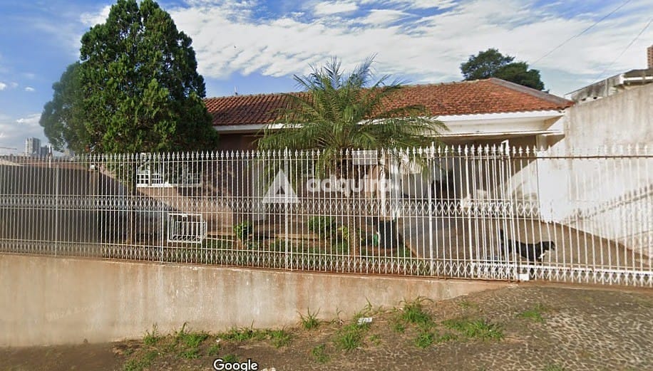 Casa à venda com 3 quartos, 202m² - Foto 1