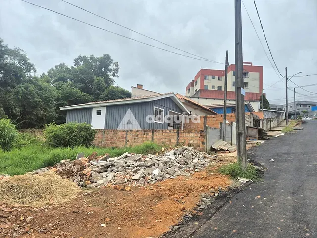 Casa com 225m² 2 quartos e 1 banheiro, à venda, no bairro Uvaranas em Ponta Grossa