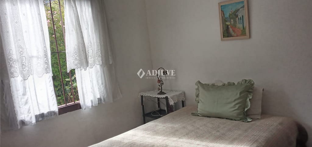Casa à venda com 4 quartos, 90m² - Foto 3