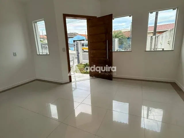 Casa com 300m² 3 quartos e 2 banheiros, à venda, no bairro Contorno em Ponta Grossa